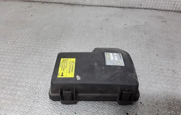 Volvo V70 Fuse box cover 8645259
