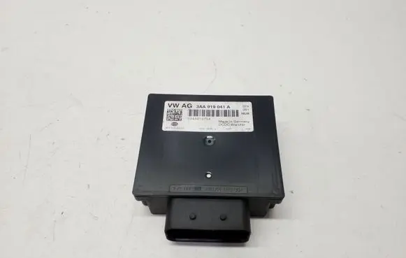 Volkswagen Jetta VI Power management control unit 3AA919041A