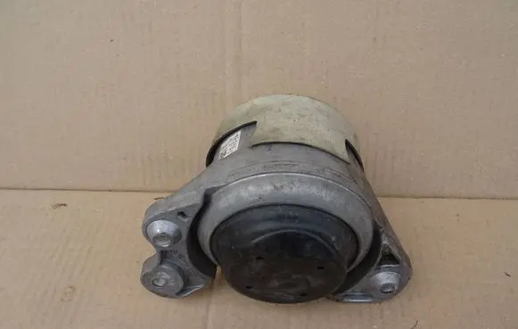 Mercedes-Benz GLC X253 C253 Engine mount bracket A2532400900