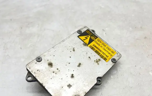 Mercedes-Benz E W211 Headlight ballast module Xenon 5DV00829000
