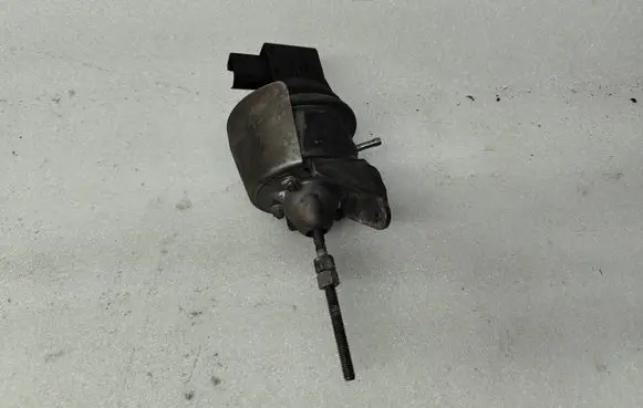 Volkswagen PASSAT B6 Turbine electric control actuator 
