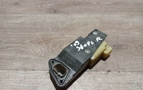 Fuel tank cap lock