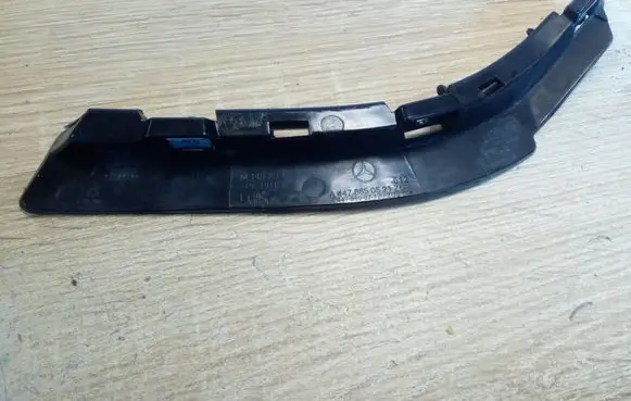 Front bumper mounting bracket