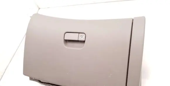 Mitsubishi Grandis Glove box