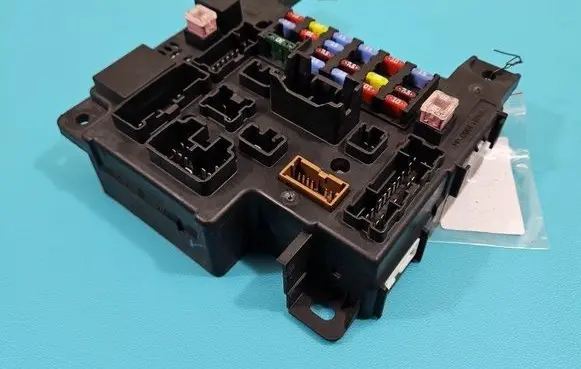 Peugeot 4007 Central body control module 8637A824 IMPRK1462304