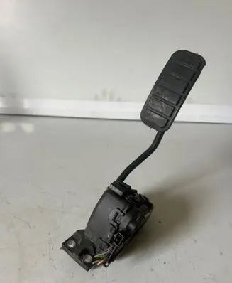 Opel Movano A Accelerator throttle pedal 6PV00811904 7700314525