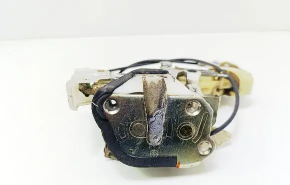 Toyota Yaris Front door lock 