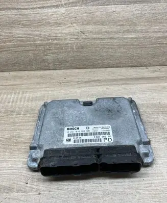 Opel Zafira A Engine control unit/module 24417169 0281010268