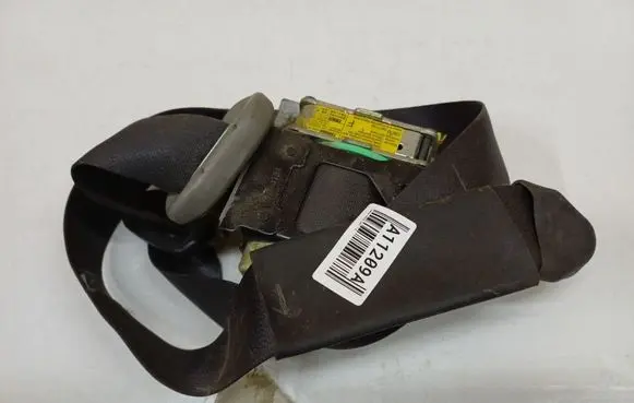 Toyota Yaris Front seatbelt 305272210