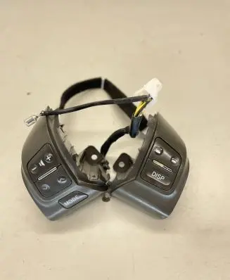 Lexus GS 300 350 430 450H Steering wheel buttons/switches 8424430101 8424730031