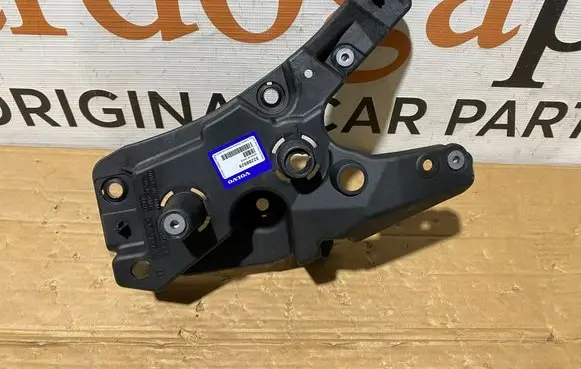 Volvo XC60 Fender mounting bracket 32288929