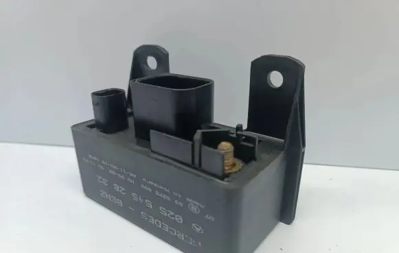 Mercedes-Benz Vaneo W414 Glow plug pre-heat relay 0255452832 899075000 0005453516