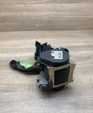 BMW 7 E65 E66 Front seatbelt 561078501