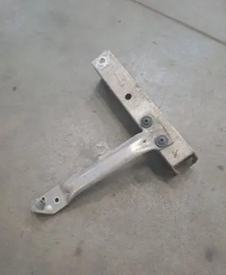 BMW 5 F10 F11 Radiator mount bracket 7158874 13282810