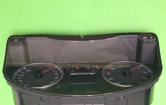 Volkswagen Golf V Speedometer (instrument cluster) 1K0920862J V0011000 VWZ7Z0F3672676