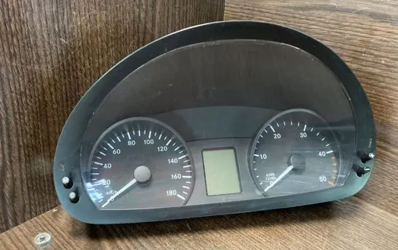 Mercedes-Benz Sprinter W906 Speedometer (instrument cluster) 9069002200
