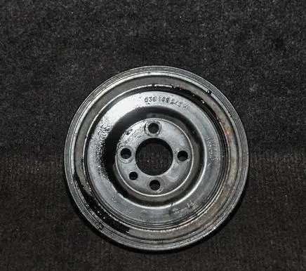 Audi A1 Crankshaft pulley 038105243M