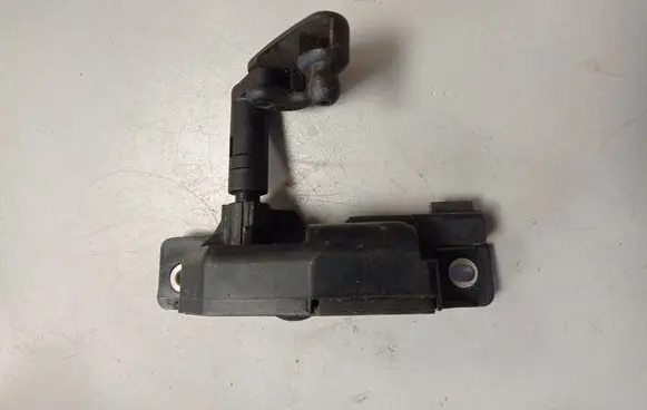 Toyota Sienna XL30 III Rear door window regulator motor 85780AE013