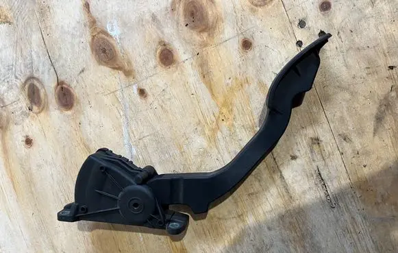 Ford Focus C-MAX Accelerator throttle pedal 3M519F836CF 7M519F636CB