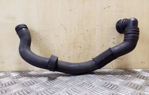 Volkswagen PASSAT B7 Engine coolant pipe/hose