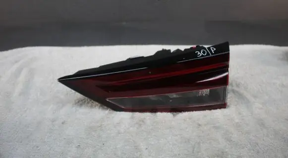 Tailgate rear/tail lights
