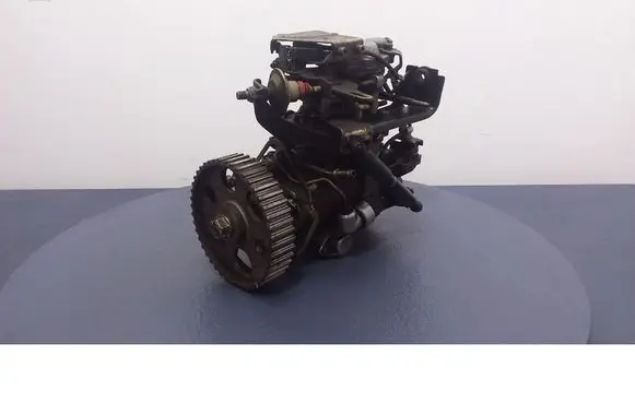 Audi 80 90 S2 B4 Fuel injection high pressure pump 028130109C