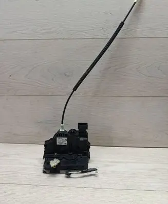 Opel Corsa E Front door lock 13431841 0325407955