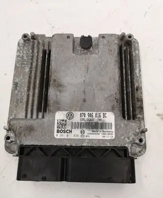 Volkswagen Touareg I Engine control unit/module 070906016BC 0281011839
