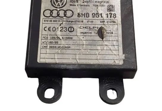 Audi A4 S4 B7 8E 8H Alarm control unit/module 8H0951178