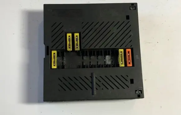 BMW 5 E60 E61 Fuse module 7510638 13943710