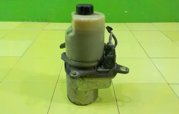 Ford Kuga I Power steering pump 4M513K514CC XP258