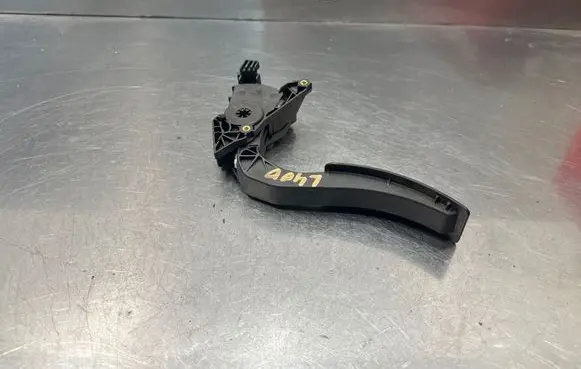 Renault Captur Accelerator throttle pedal 180029347R