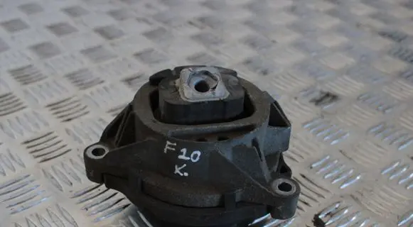 BMW 1 F20 F21 Engine mount bracket 6859411