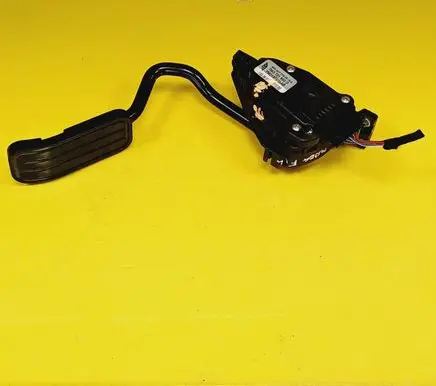 Seat Alhambra (Mk1) Accelerator throttle pedal 7M3721603D