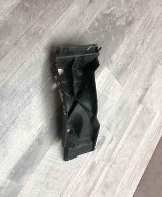 Audi A8 S8 D3 4E Fender mounting bracket 4E0853922D