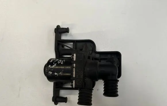 BMW 5 E60 E61 Coolant heater control valve 6920226