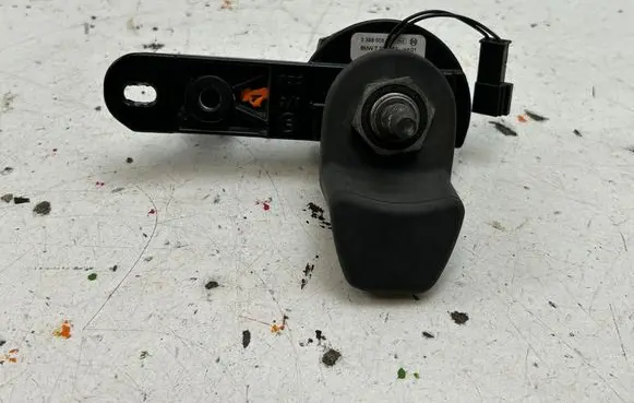 BMW 3 E90 E91 Tailgate glass/window release handle 7209167