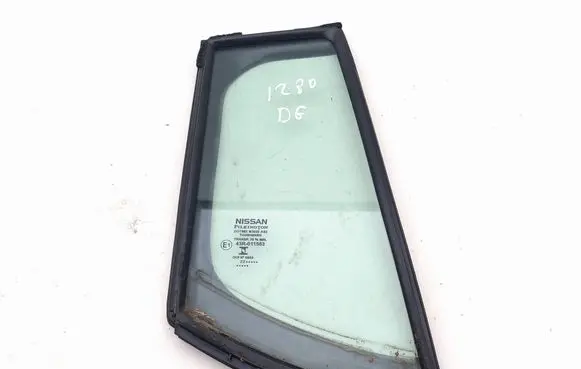 Nissan Leaf II (ZE1) Rear vent window glass 822725SL0A