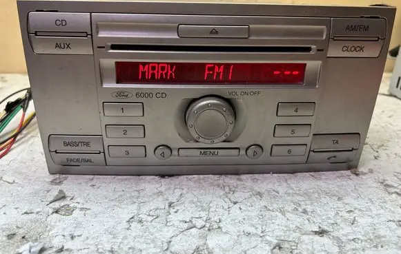 Ford Kuga I Radio/CD/DVD/GPS head unit 8V4T18C815AC KW2000