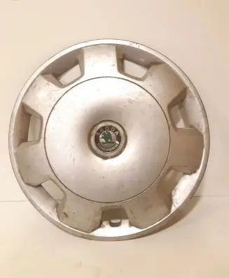 Skoda Fabia Mk1 (6Y) R15 wheel hub/cap/trim 6Y0601147C
