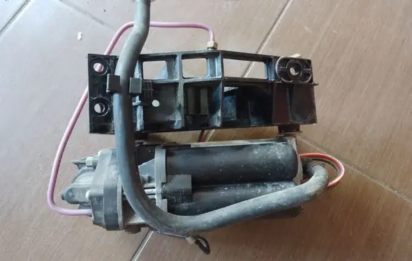Tesla Model X Air suspension compressor/pump 443020303