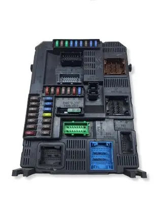 Peugeot 308 Fuse module 9807054180 20150718