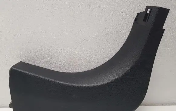 Foot area side trim