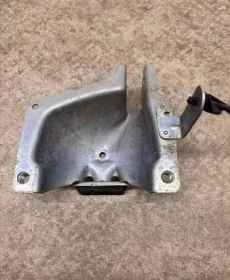 Porsche Macan (95B) Engine mounting bracket 8K0399059L