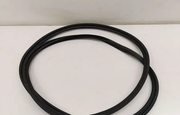 Nissan X-Trail T33 Trunk rubber seal (body) 