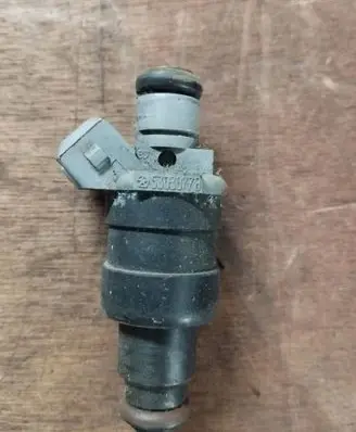 Dodge Durango I Fuel injector 53030778