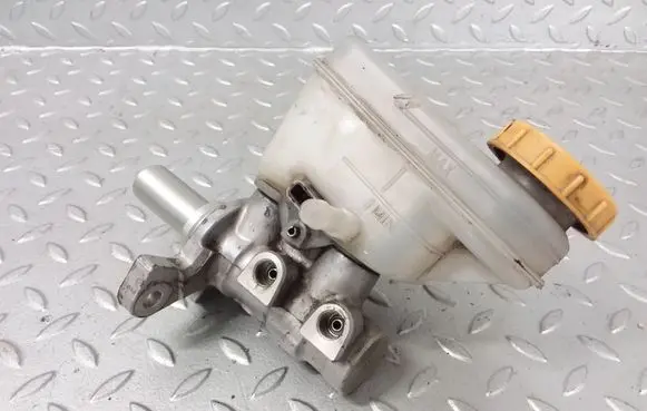 Subaru Forester SJ Master brake cylinder 26451FJ020 3YLG215T 26401FJ060