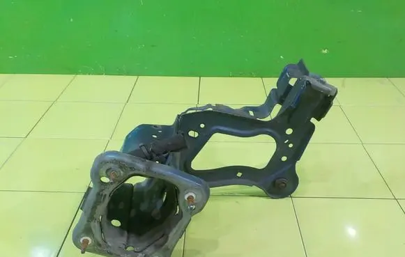 Volvo C30 Front side member PRZOD