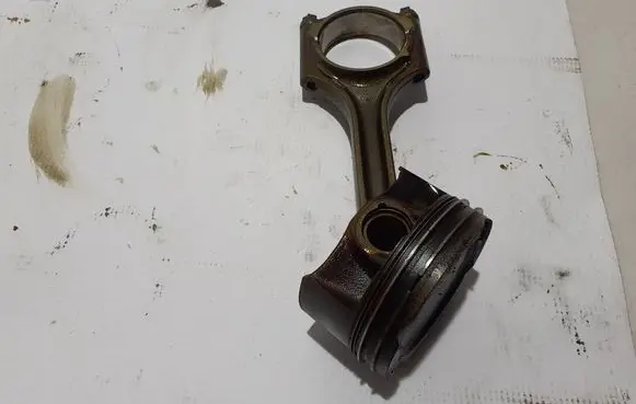 Volvo XC60 Piston with connecting rod 32213693