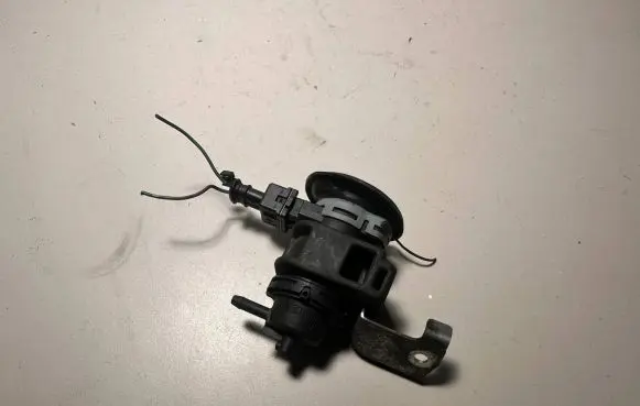 Renault Megane III Turbo solenoid valve 8200575400